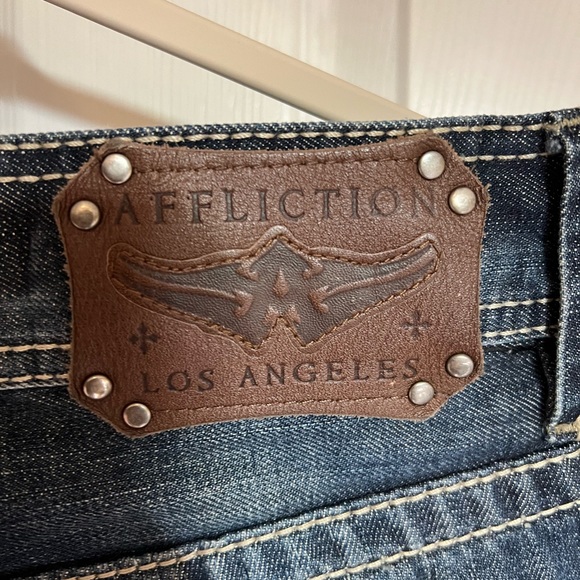 Affliction Cooper Relaxed Boot Fading Distressed Mens Jean’s SZ 33 like new - Picture 3 of 9